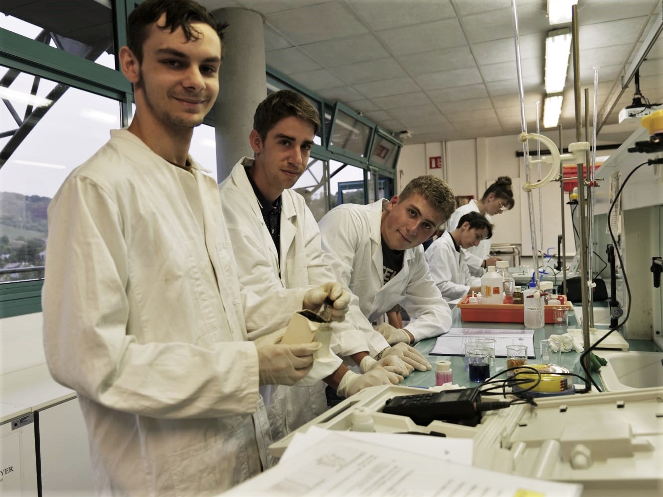 Découvrir les métiers dans les entreprises de la chimie Académie de Montpellier