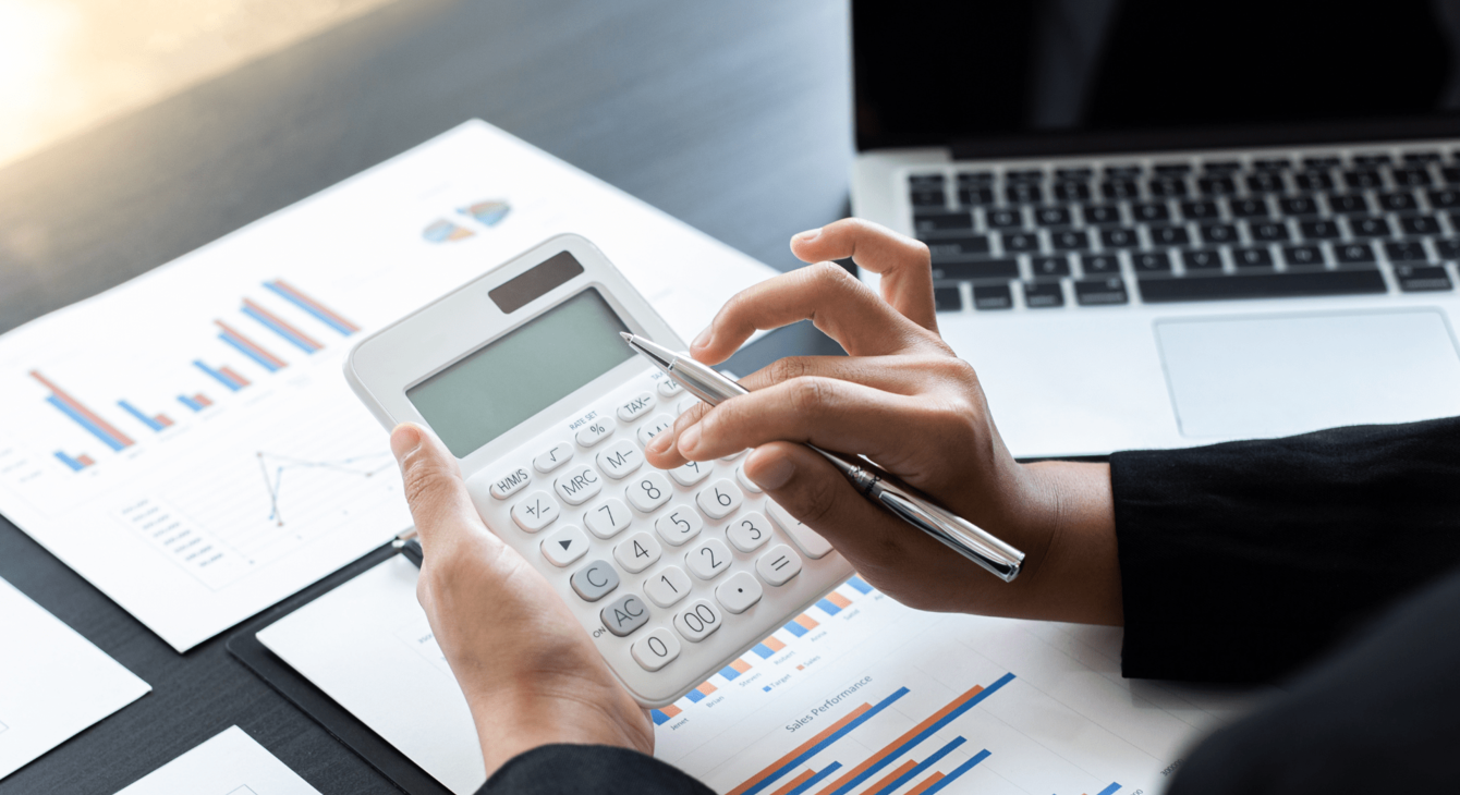 calculatrice sur un bureau